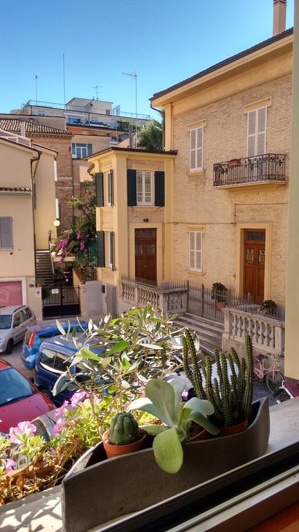 Bed and Breakfast Largo Fileni 7 San Benedetto del Tronto Exterior foto